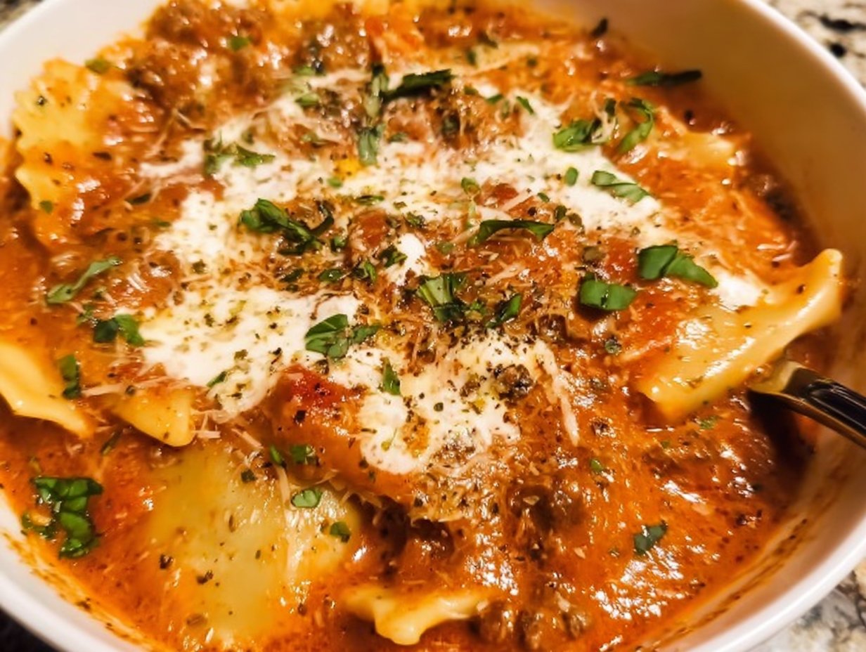 Easy Creamy Lasagna Soup