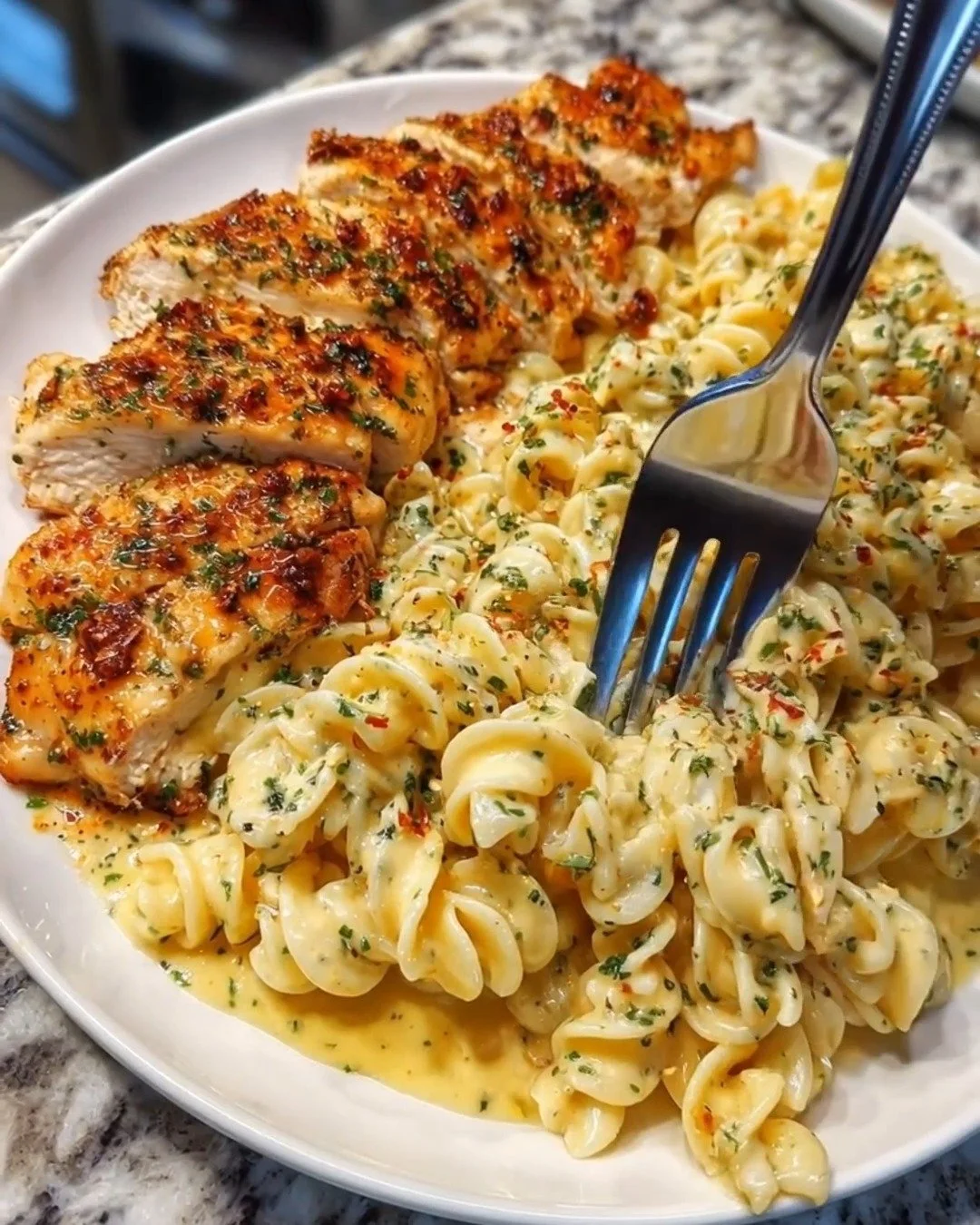 Creamy Garlic Chicken Rotini with Alfredo sauce for a flavorful dinner