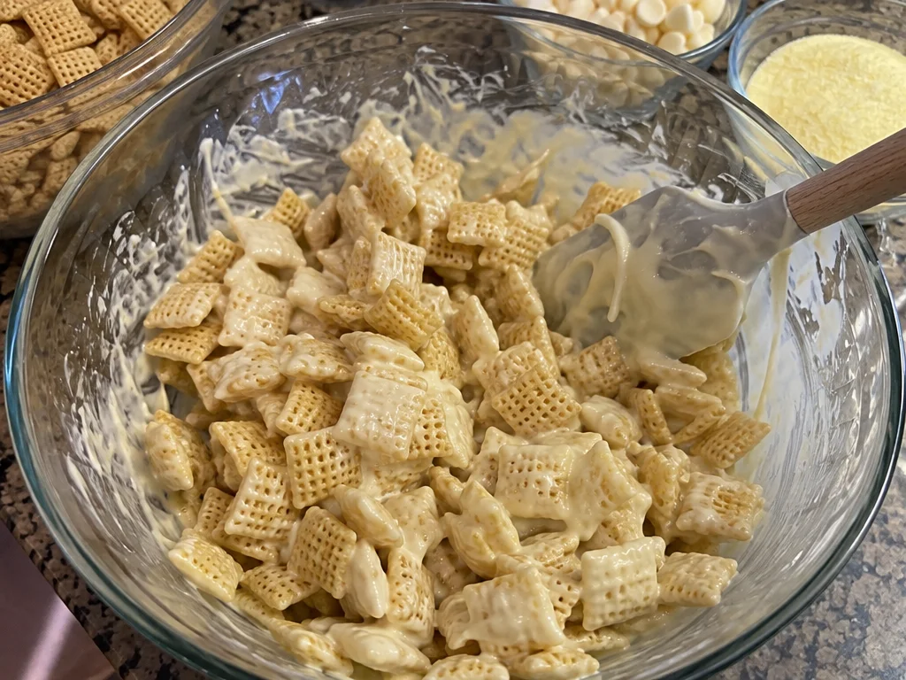 Lemonade Puppy Chow Snack Mix